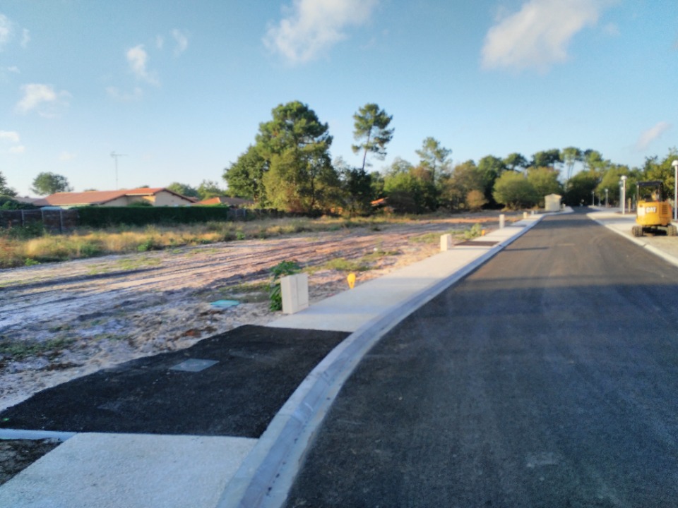 Joli terrain à construire viabilisé en vente à Saint-Perdon