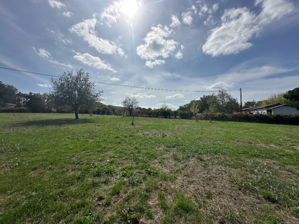Joli terrain à vendre viabilisé de 500m2 à Léognan