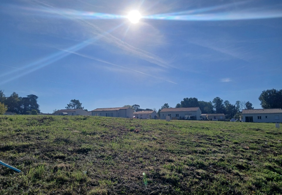 terrain à construire viabilisé disponible à Saint-Maixant