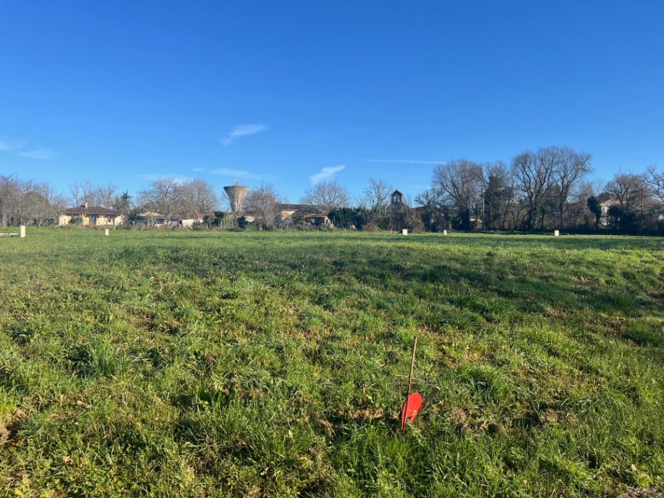 Joli terrain à vendre de 750m2 à Beauziac (47700)