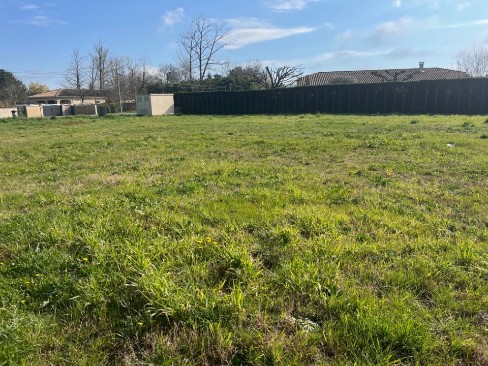 Ravissant terrain constructible de 1160m2 disponible à Meilhan-sur-Garonne (47180)