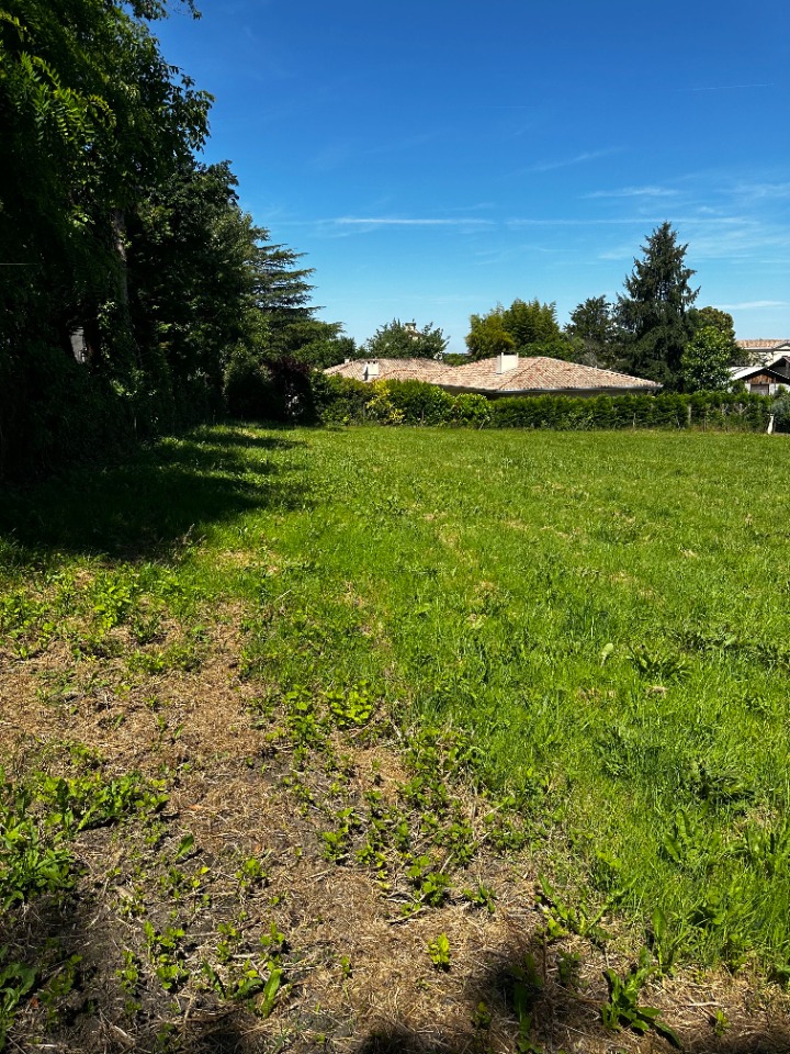 terrain à batir disponible à Génissac