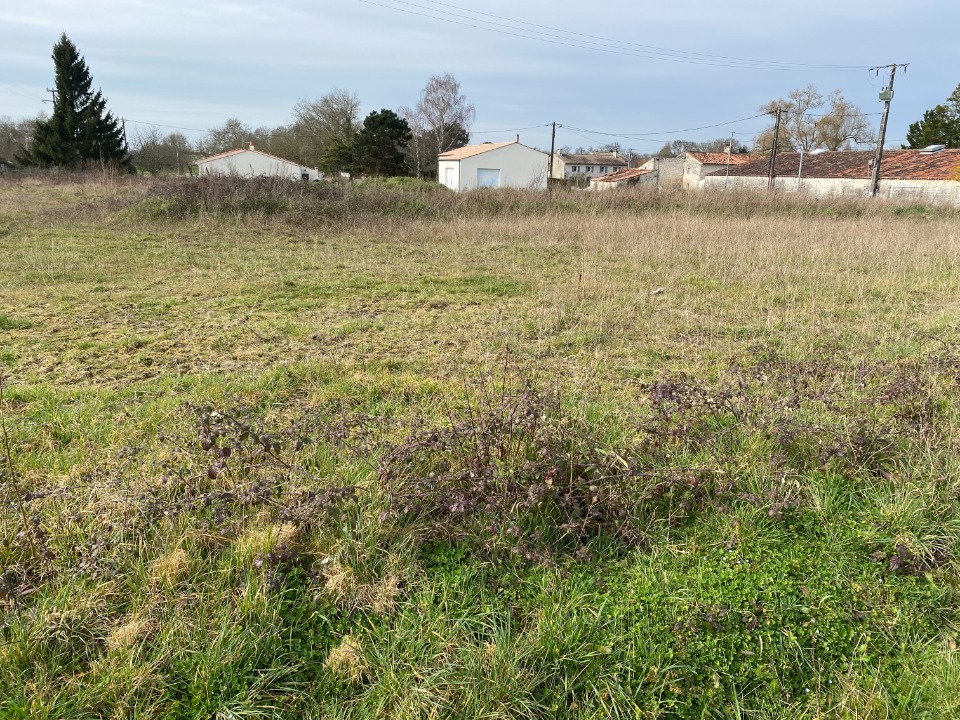 terrain à batir viabilisé de 723m2 en vente à Le Mung