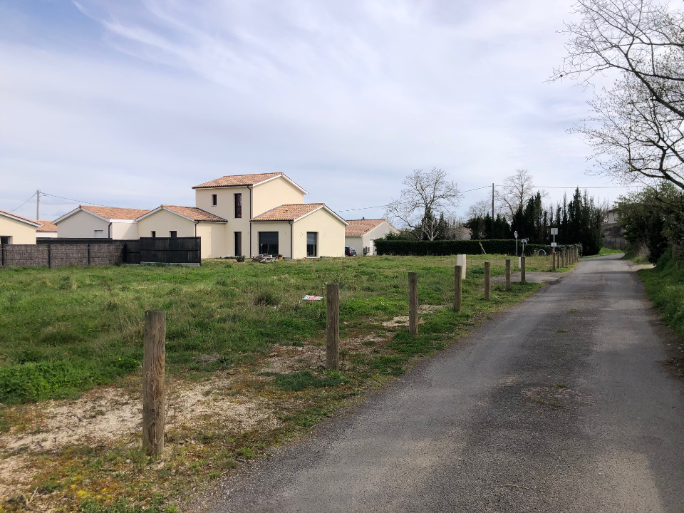 Beau terrain à construire viabilisé de 431m2 à Vayres