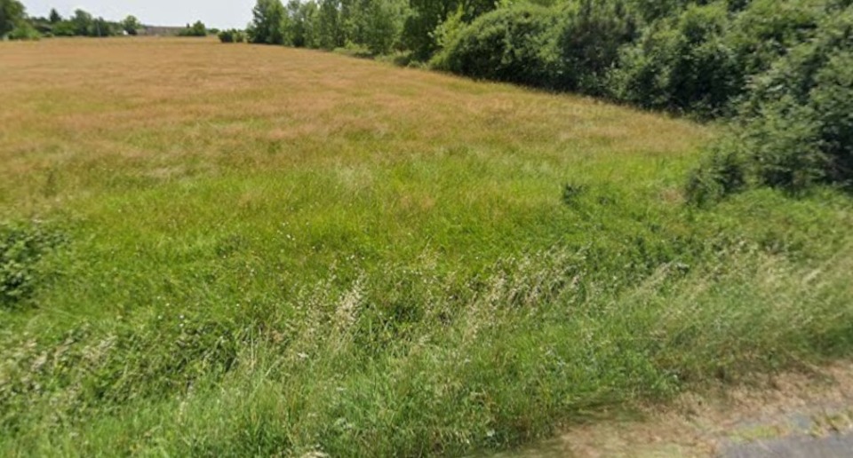 Agréable terrain à vendre viabilisé de 270m2 disponible à Cézac