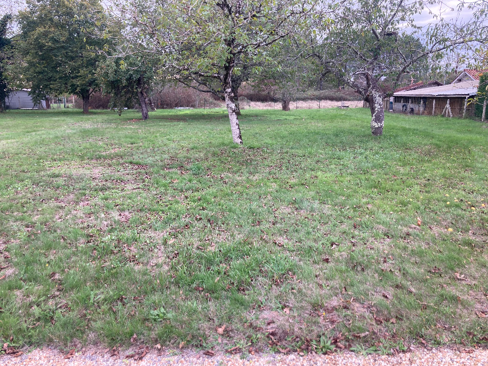 Agréable terrain à vendre de 1000m2 à Coutras