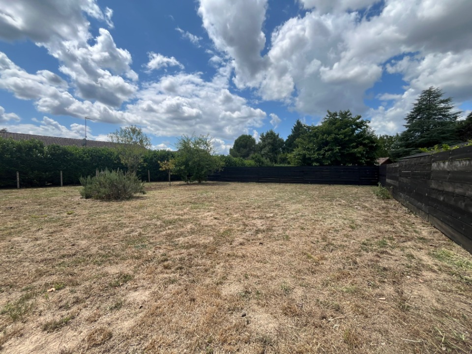 terrain à vendre viabilisé de 690m2 en vente à Sainte-Foy-la-Grande (33220)