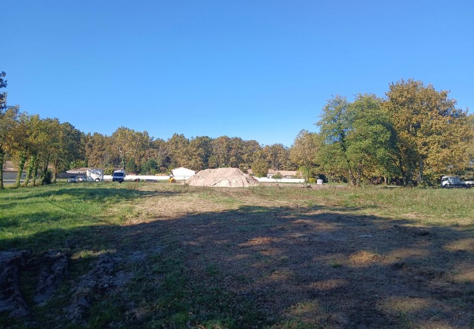terrain constructible de 622m2 disponible à Margaux