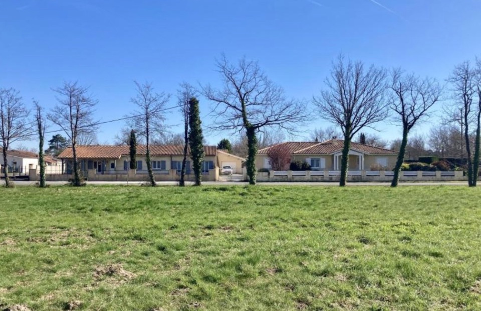 Très beau terrain constructible en vente à Margaux