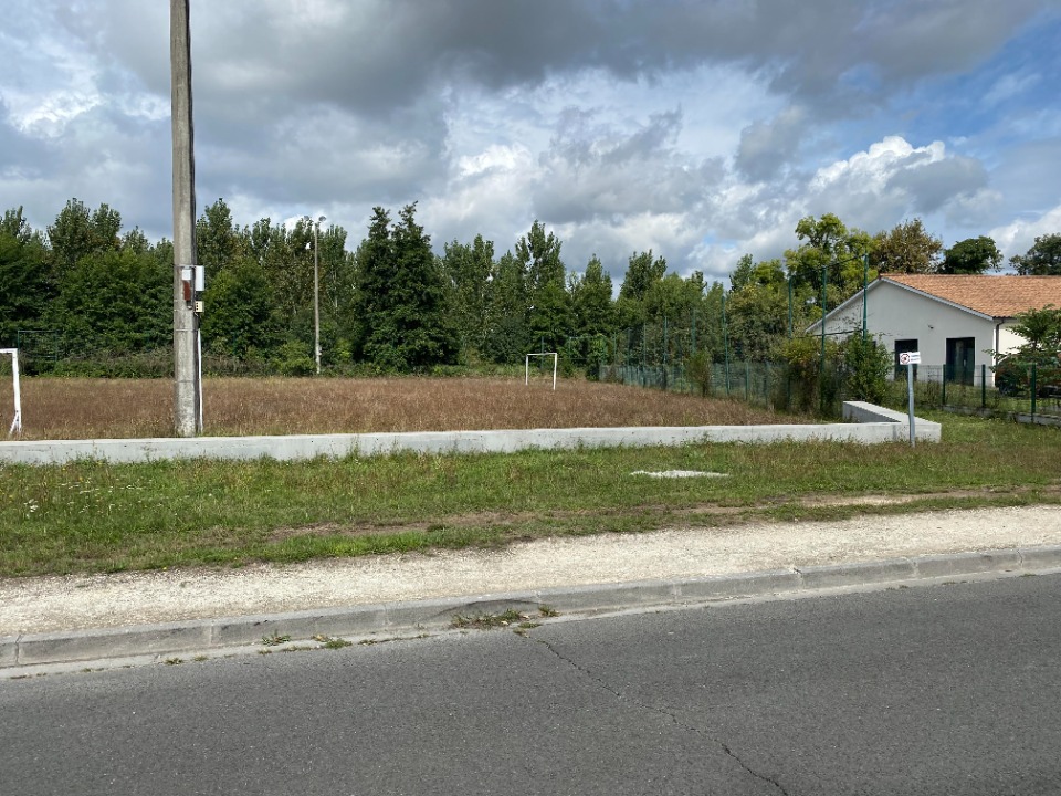 terrain à batir viabilisé de 590m2 disponible à Vayres (33870)