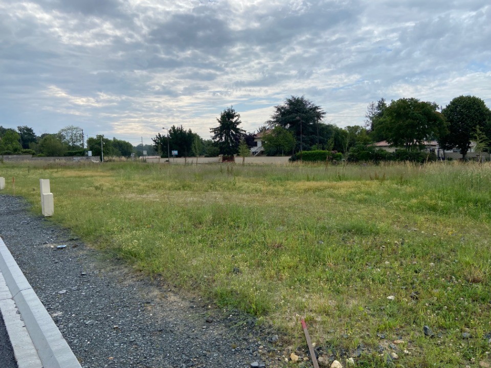 terrain à batir viabilisé disponible à Saint-Germain-du-Puch (33750)