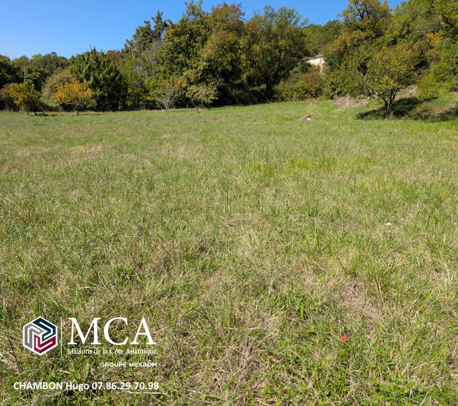 terrain à vendre de 2000m2 en vente à Saint-Hilaire-de-Lusignan