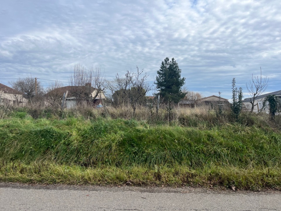 terrain à vendre viabilisé de 500m2 en vente à Montpouillan