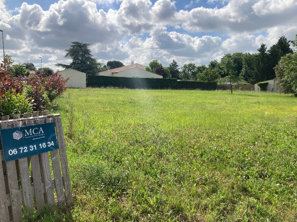 terrain constructible de 604m2 disponible à Saint-Vaize