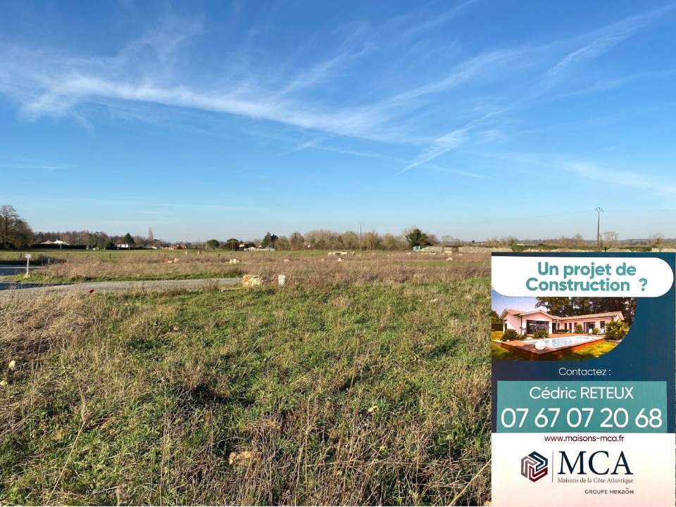 terrain à construire de 723m2 disponible à Le Mung (17350)