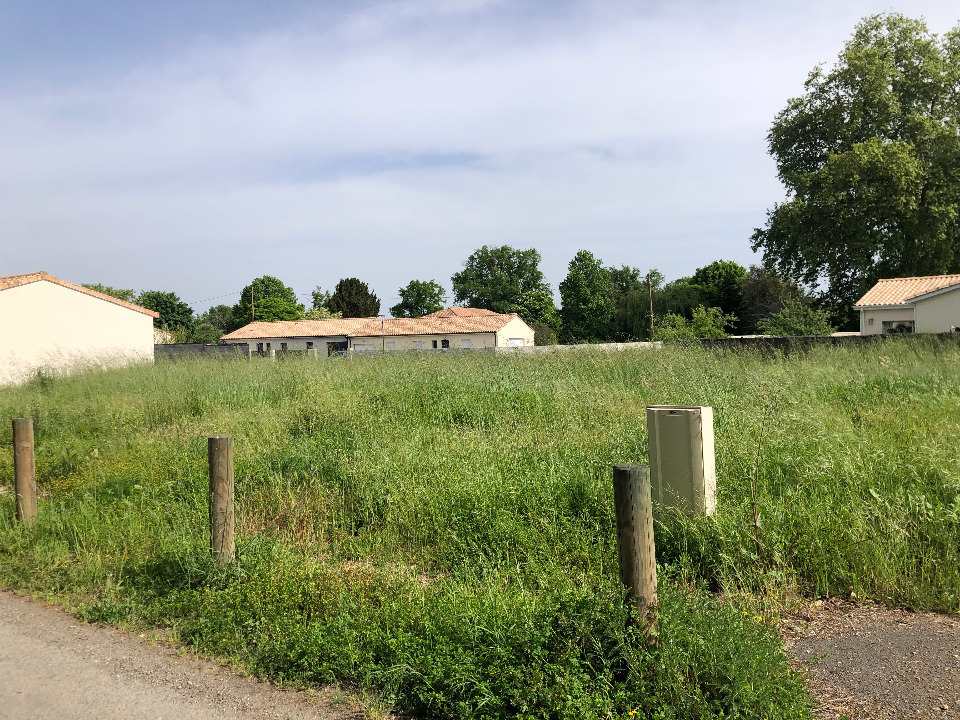 Superbe terrain à vendre viabilisé disponible à Vayres (33870)