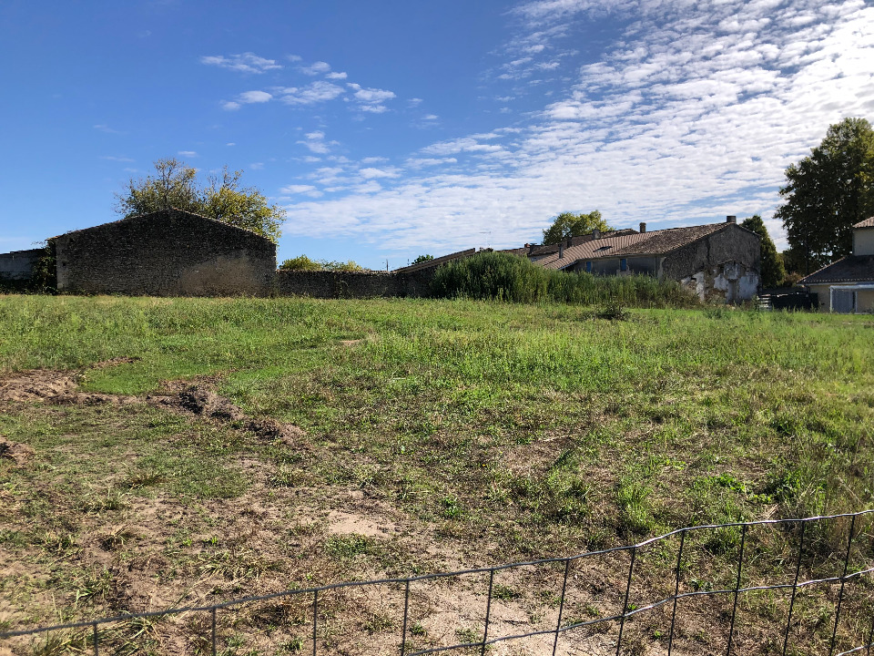 terrain à vendre viabilisé disponible à Saint-Selve