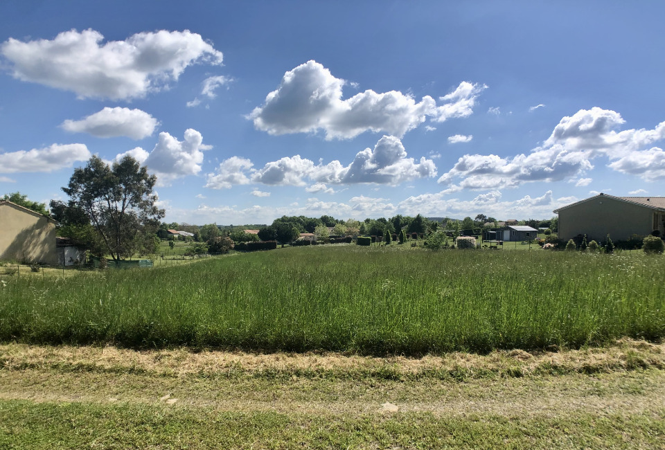 terrain à construire de 2710m2 en vente à Saint-Aulaye