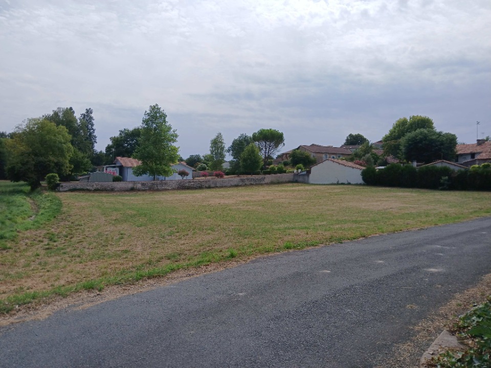 terrain à batir de 1912m2 disponible à Saint-Martin-de-Ribérac