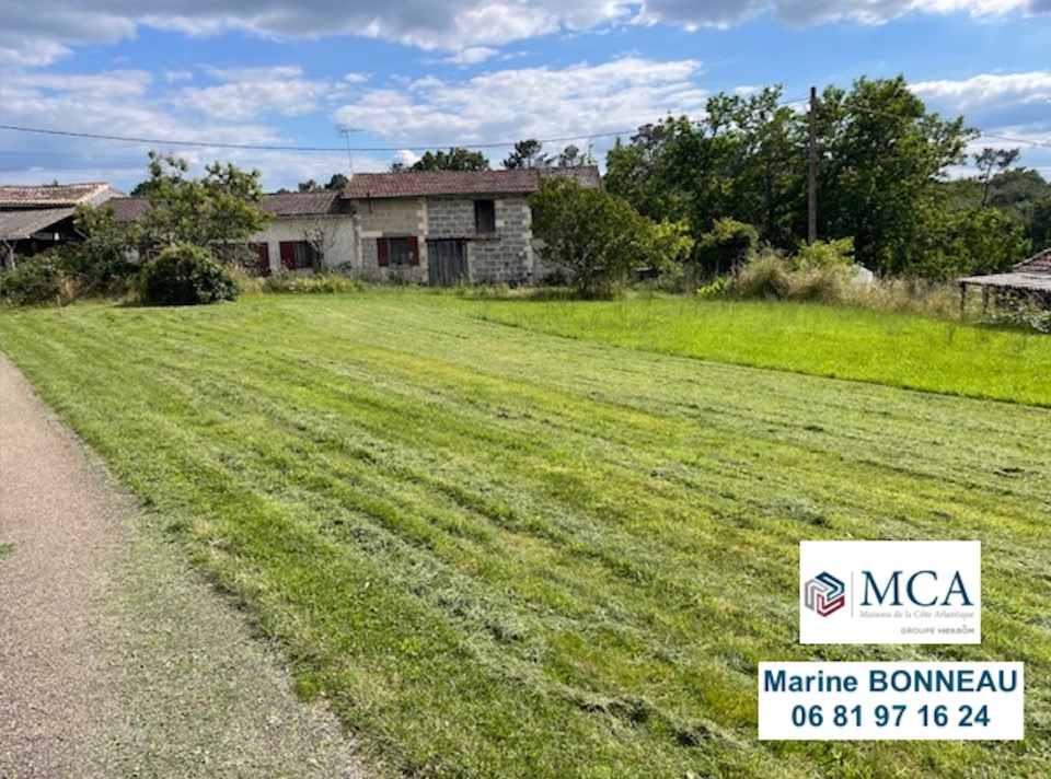 Très beau terrain disponible à La Barde