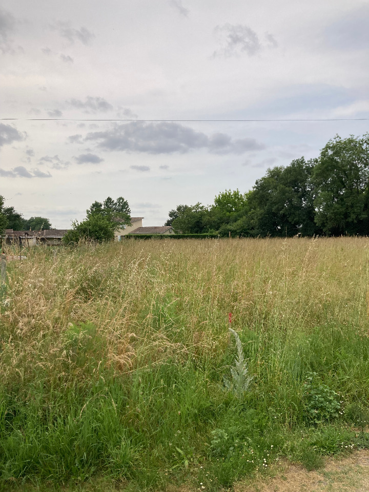 terrain constructible de 715m2 à Saint-Seurin-sur-l'Isle (33660)