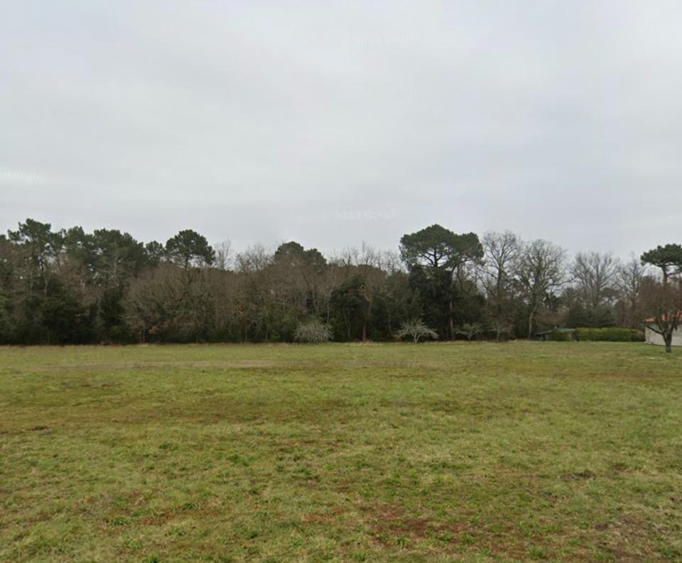 terrain viabilisé disponible à Les Mathes