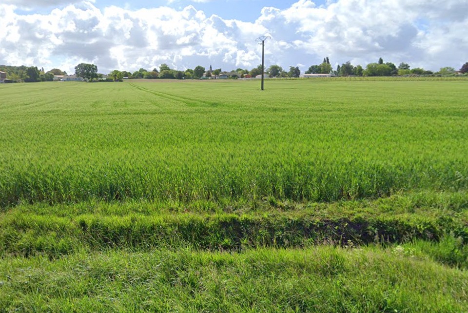 terrain à vendre viabilisé de 358m2 disponible à Grézac