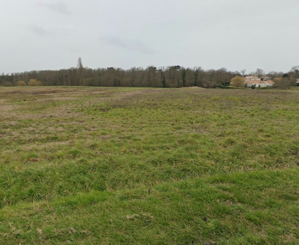 Agréable terrain constructible de 401m2 en vente à Les Mathes (17570)