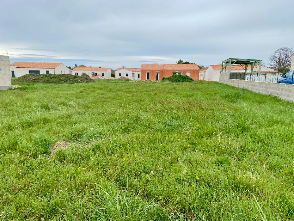 Ravissant terrain disponible à Corme-Écluse (17600)