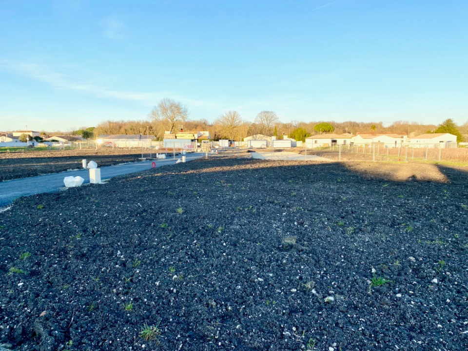 terrain viabilisé disponible à Médis (17600)