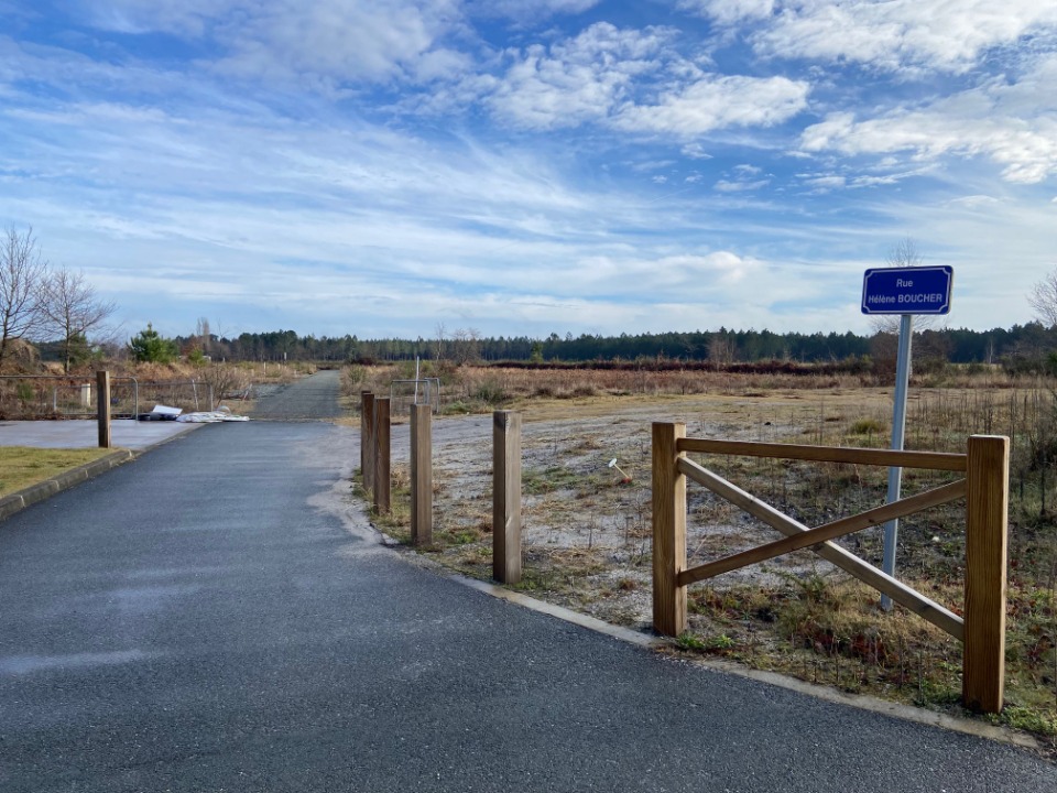 terrain à construire de 301m2 en vente à Gastes (40160)