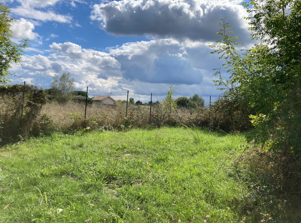 terrain à vendre viabilisé de 600m2 à Loupes (33370)