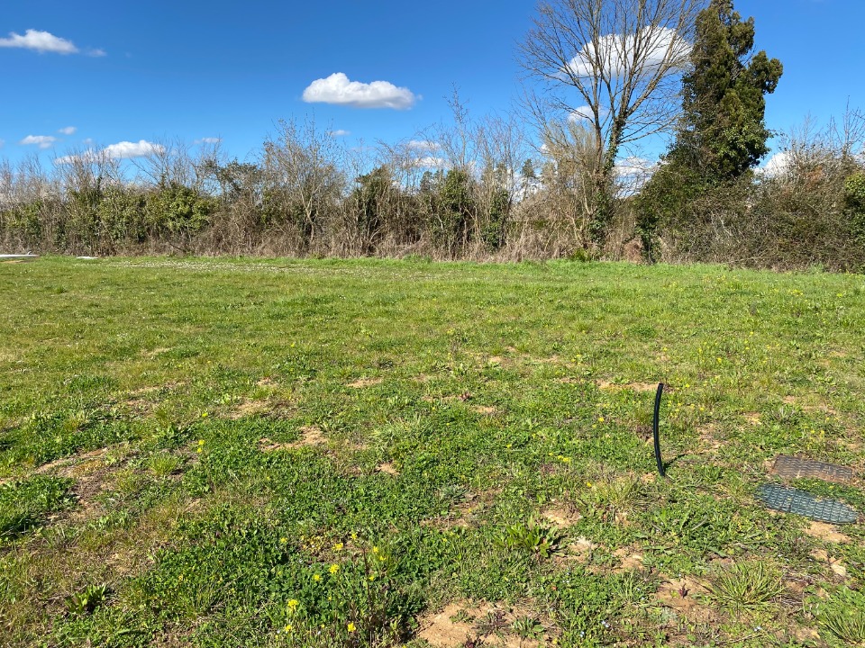 terrain constructible de 753m2 à Plassay