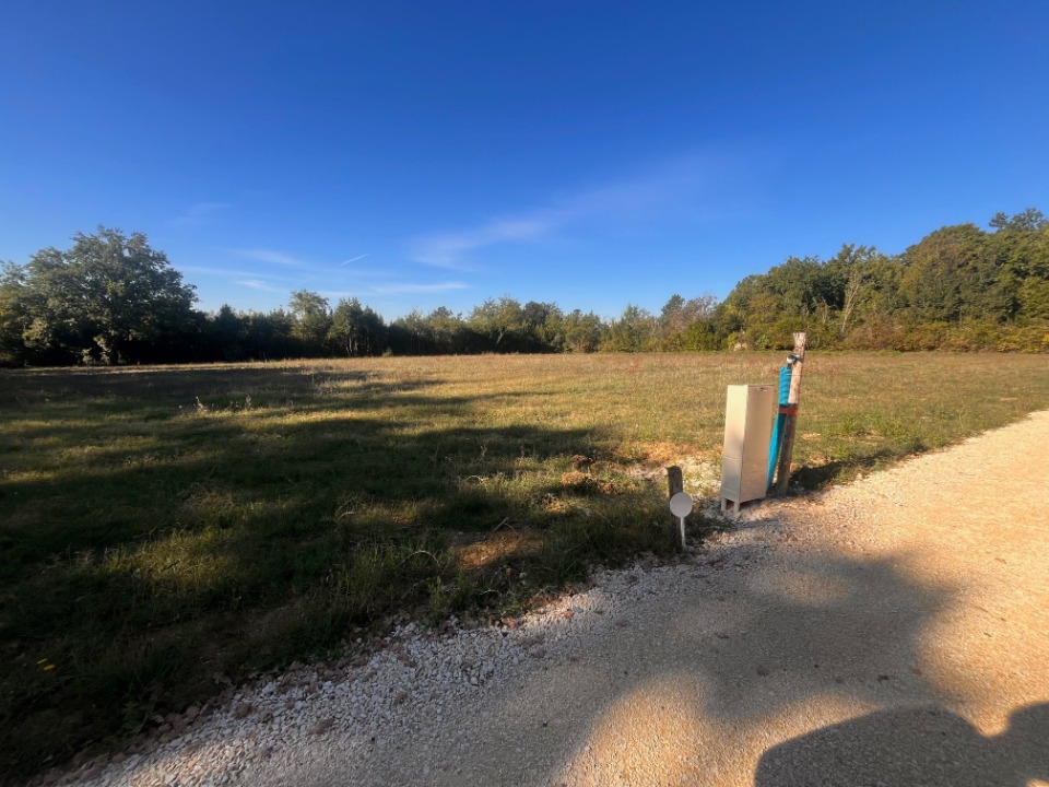 Acheter un terrain à vendre de 1603m2 disponible à La Brède (33650)