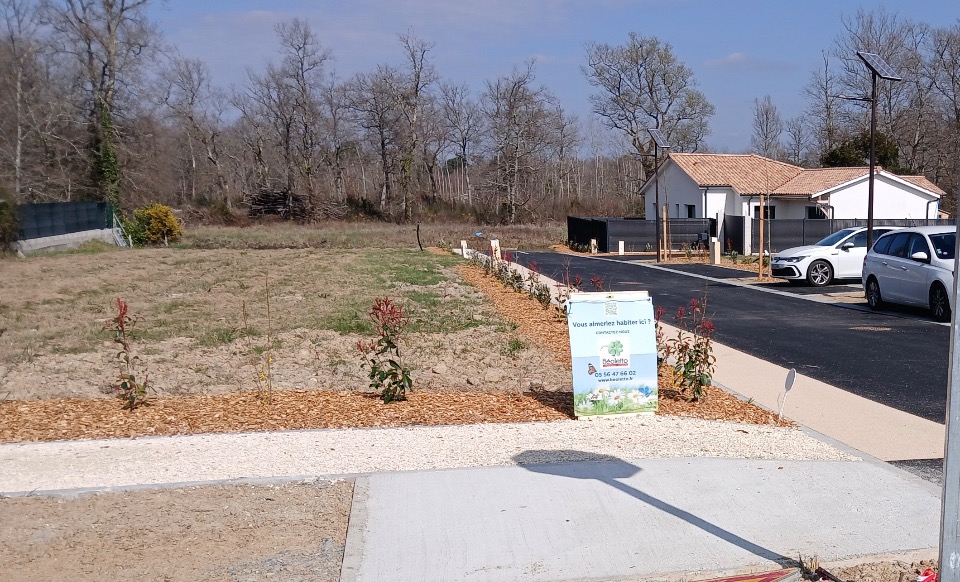 terrain à construire de 582m2 disponible à Créon (33670)