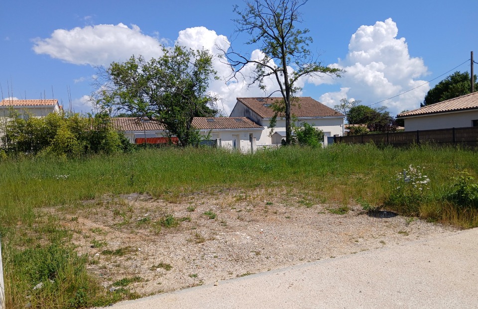 Beau terrain à construire viabilisé de 502m2 à Cenon