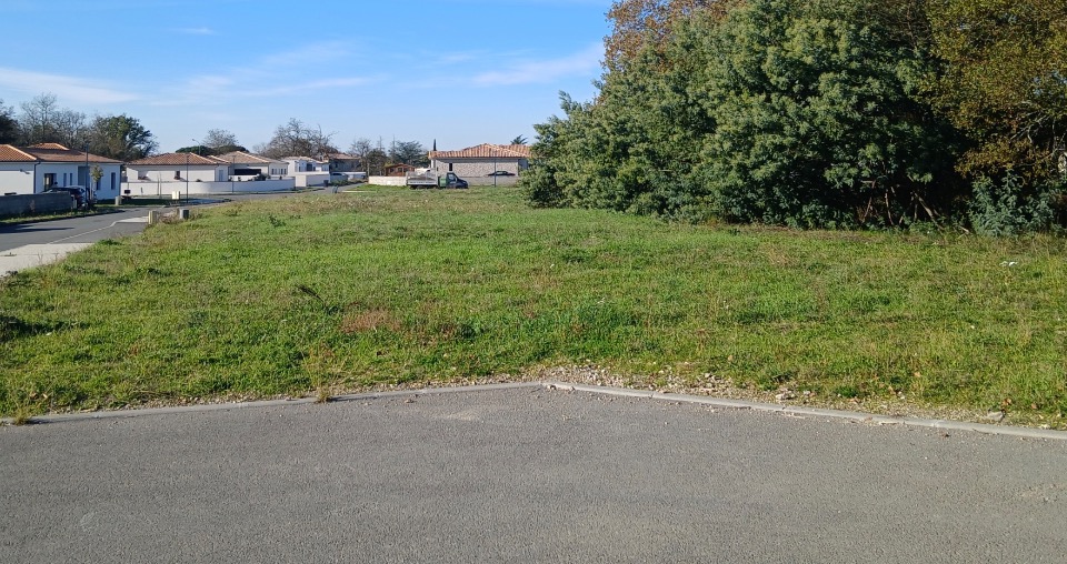 Charmant terrain viabilisé en vente à Camblanes-et-Meynac