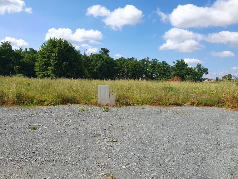 Parcelle de terrain viabilisé de 601m2 à Pugnac