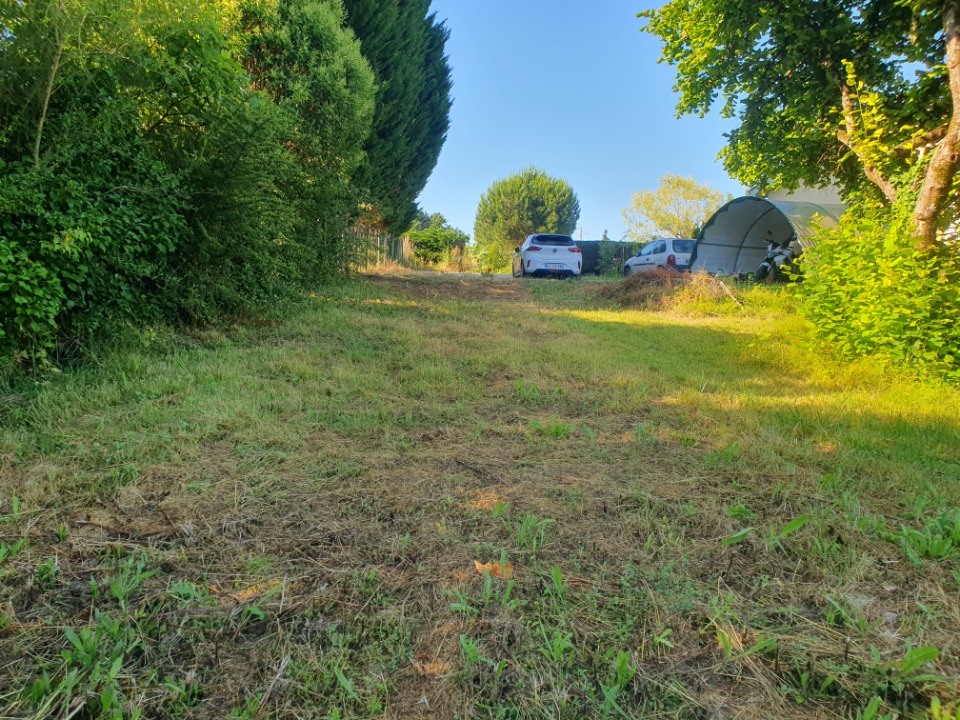 Acheter un terrain à vendre viabilisé de 665m2 disponible à Lugon-et-l'Île-du-Carnay