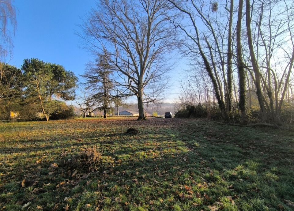 terrain à vendre de 1000m2 en vente à Galgon
