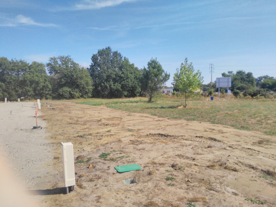 terrain viabilisé disponible à Lalande-de-Pomerol (33500)
