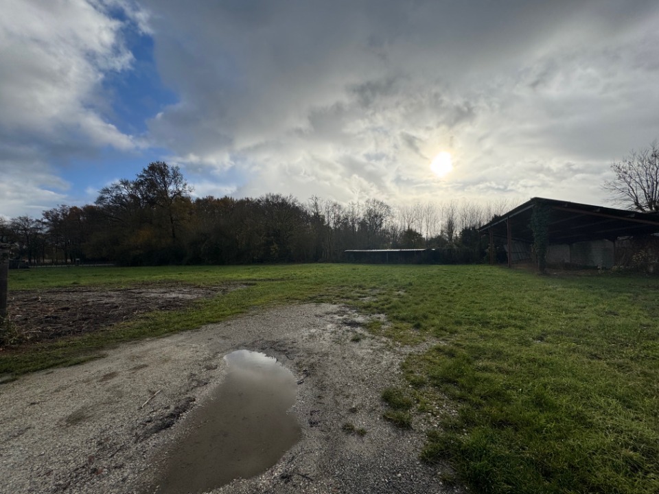 Parcelle de terrain de 866m2 en vente à Blaignan (33340)