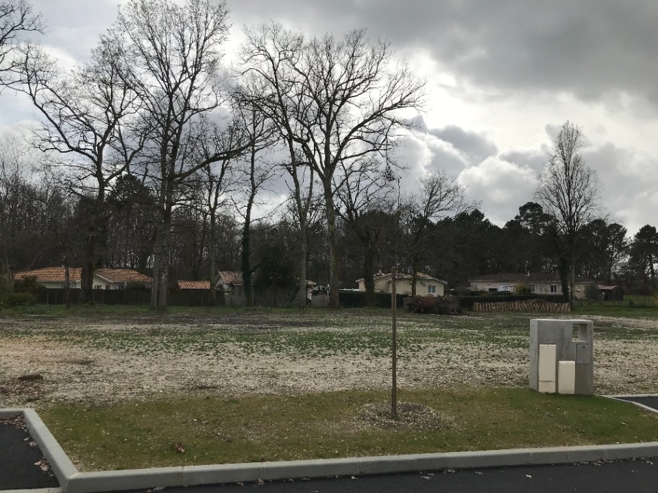 terrain à vendre viabilisé à Castres-Gironde