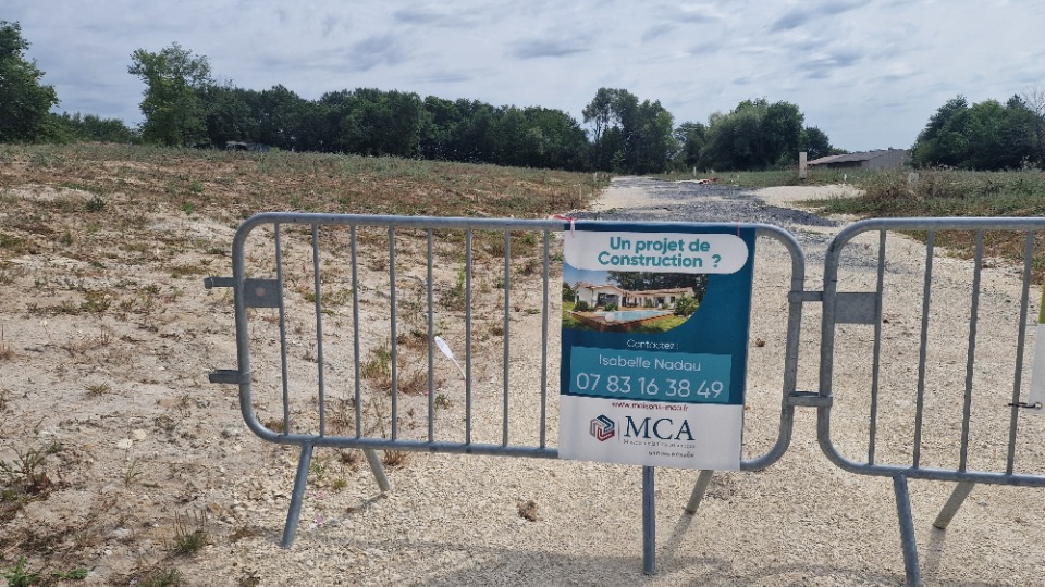 Joli terrain à vendre de 645m2 à Boisredon