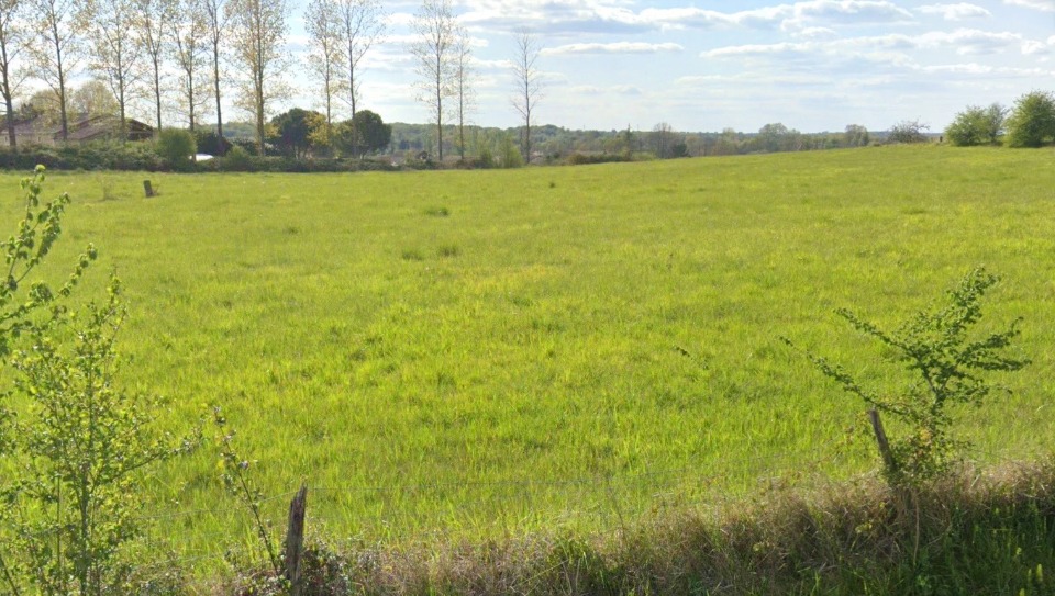 Très beau terrain constructible viabilisé de 1500m2 disponible à Lavergne (47800)