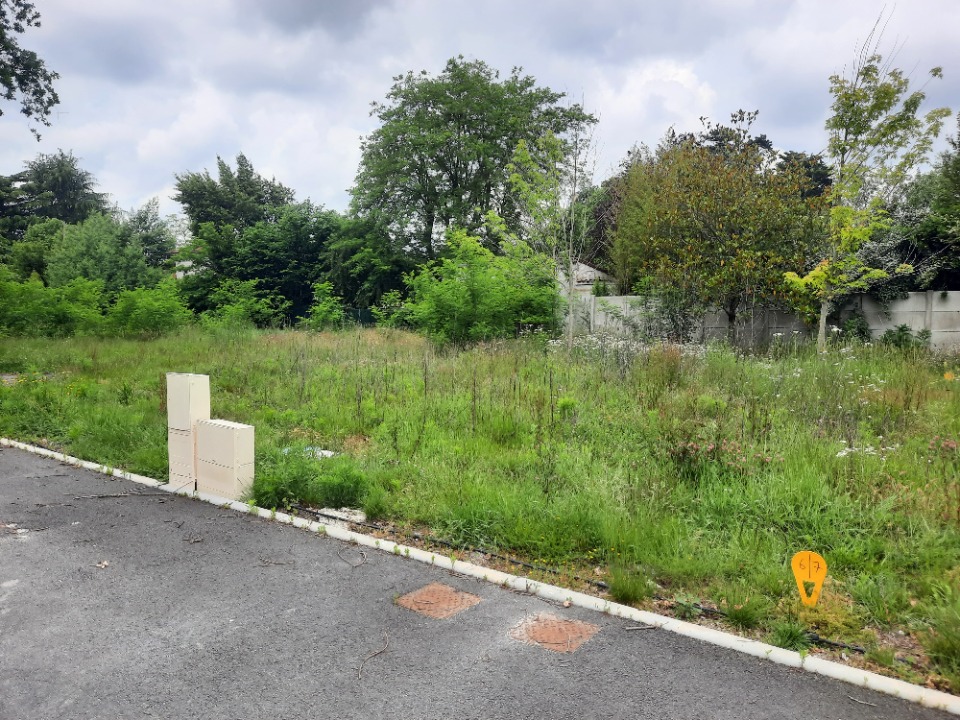 Très beau terrain viabilisé disponible à Saint-Selve