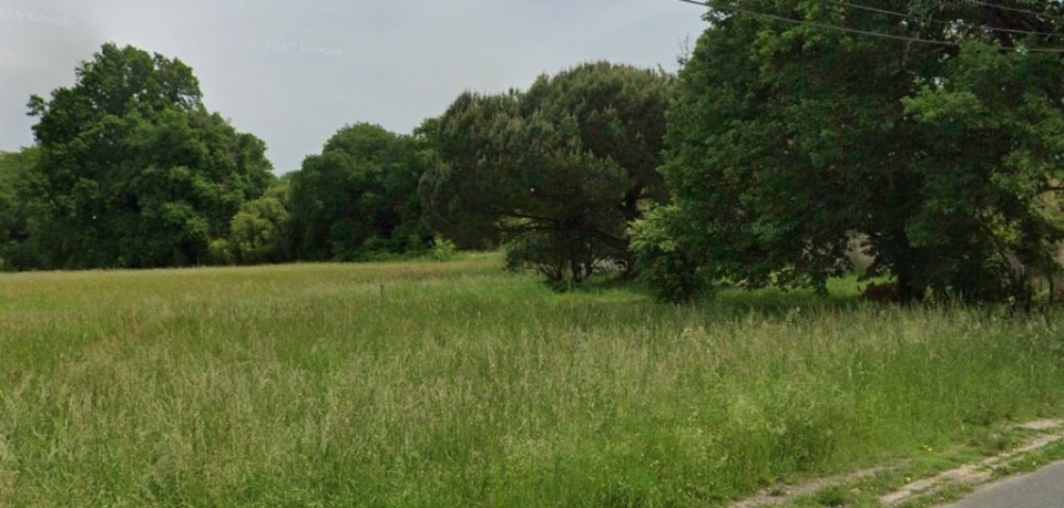 terrain à construire viabilisé disponible à Guîtres