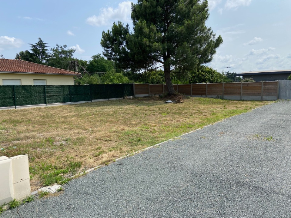 terrain à batir viabilisé de 412m2 en vente à Mérignac