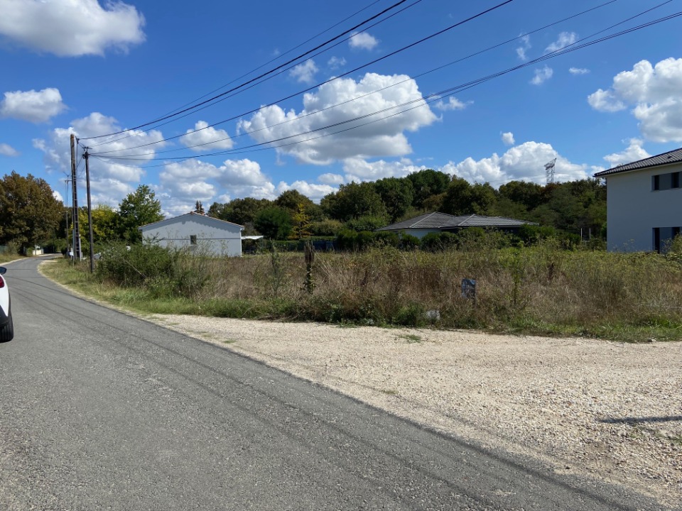 terrain viabilisé en vente à Bourg (33710)