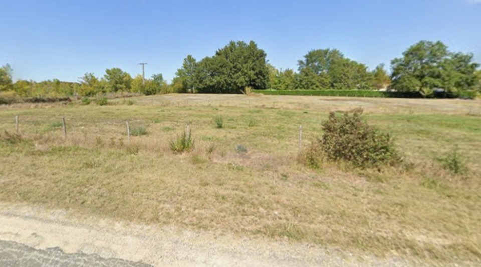 terrain à vendre viabilisé disponible à Saint-Laurent-d'Arce